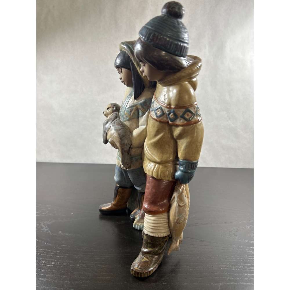 Lladro Eskimo Boy and Girl with Seal and Fish Figurine 2227 Spain Matte Gres - Picture 2 of 8